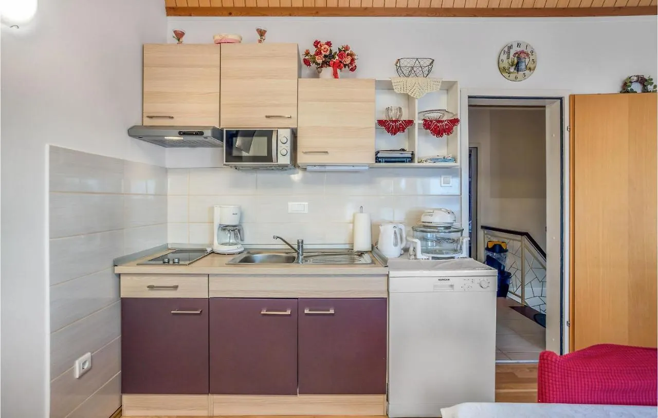 Cozy Apartment In Crikvenica With Kitchen