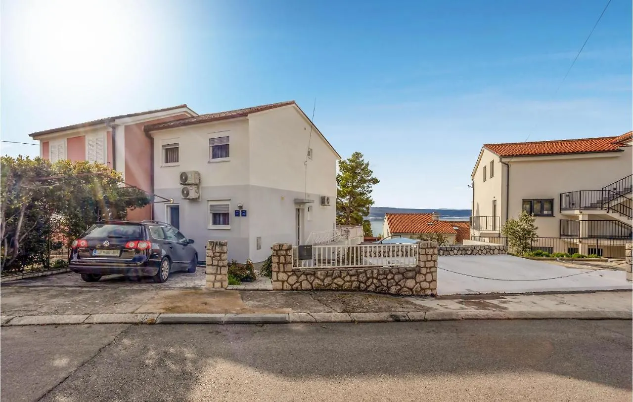 Cozy Apartment In Crikvenica With Kitchen 0*,