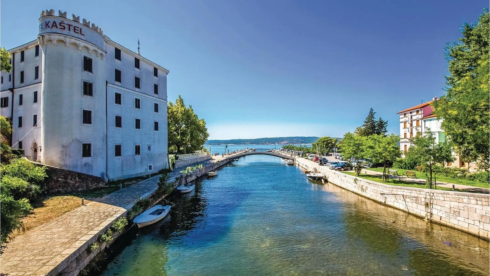 Cozy Apartment In Crikvenica With Kitchen 0*,